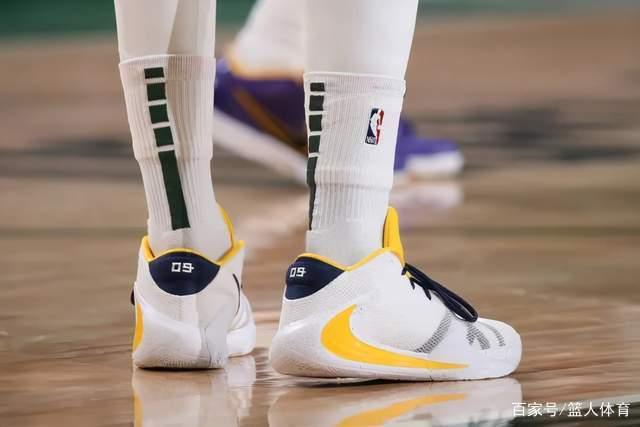 官宣：韩德君与辽宁队续约 签订两年老将合同